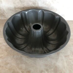 Non-Stick Gray Bundt Cake Pan